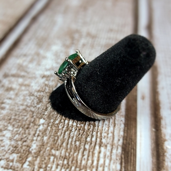 Womens Ring Size 8.5 - Picture 3 of 6